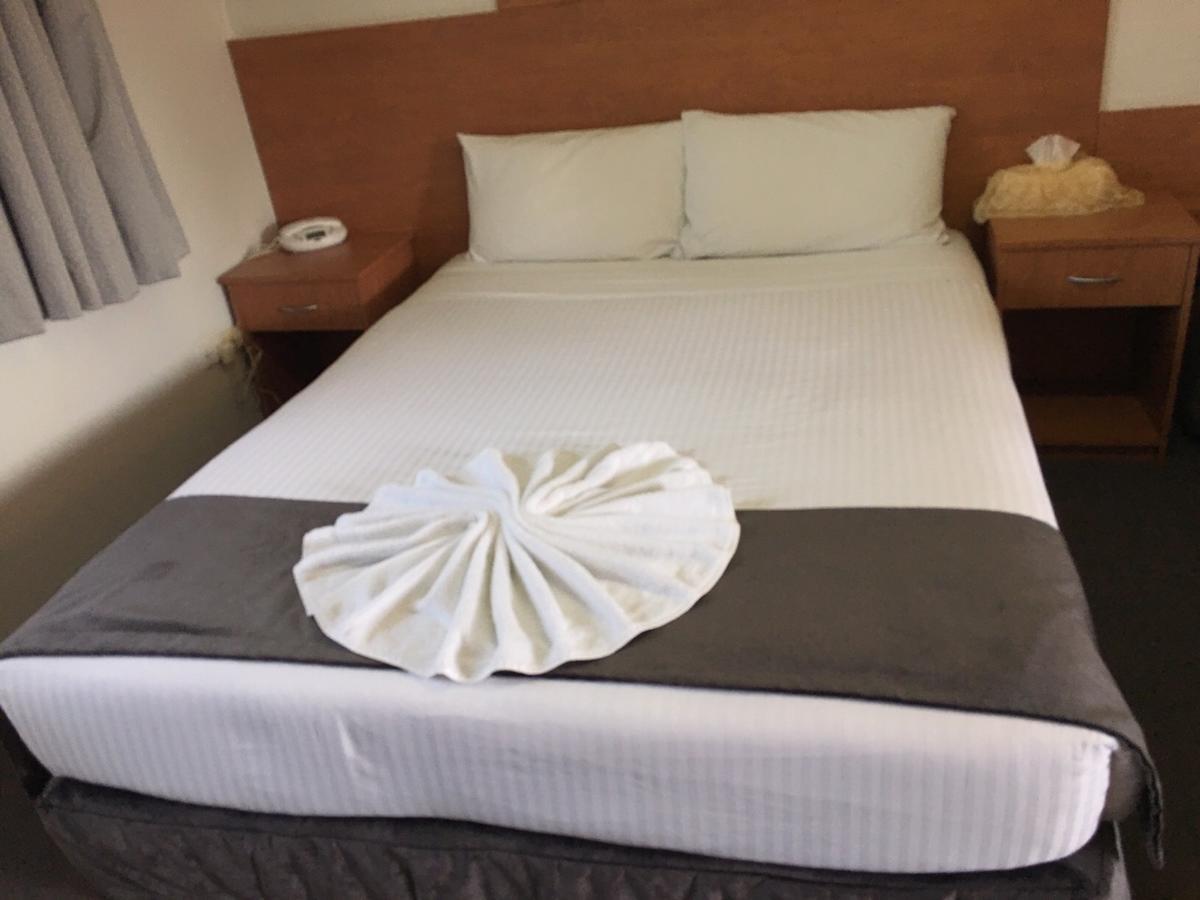 Bridge View Motel Gorokan Екстер'єр фото