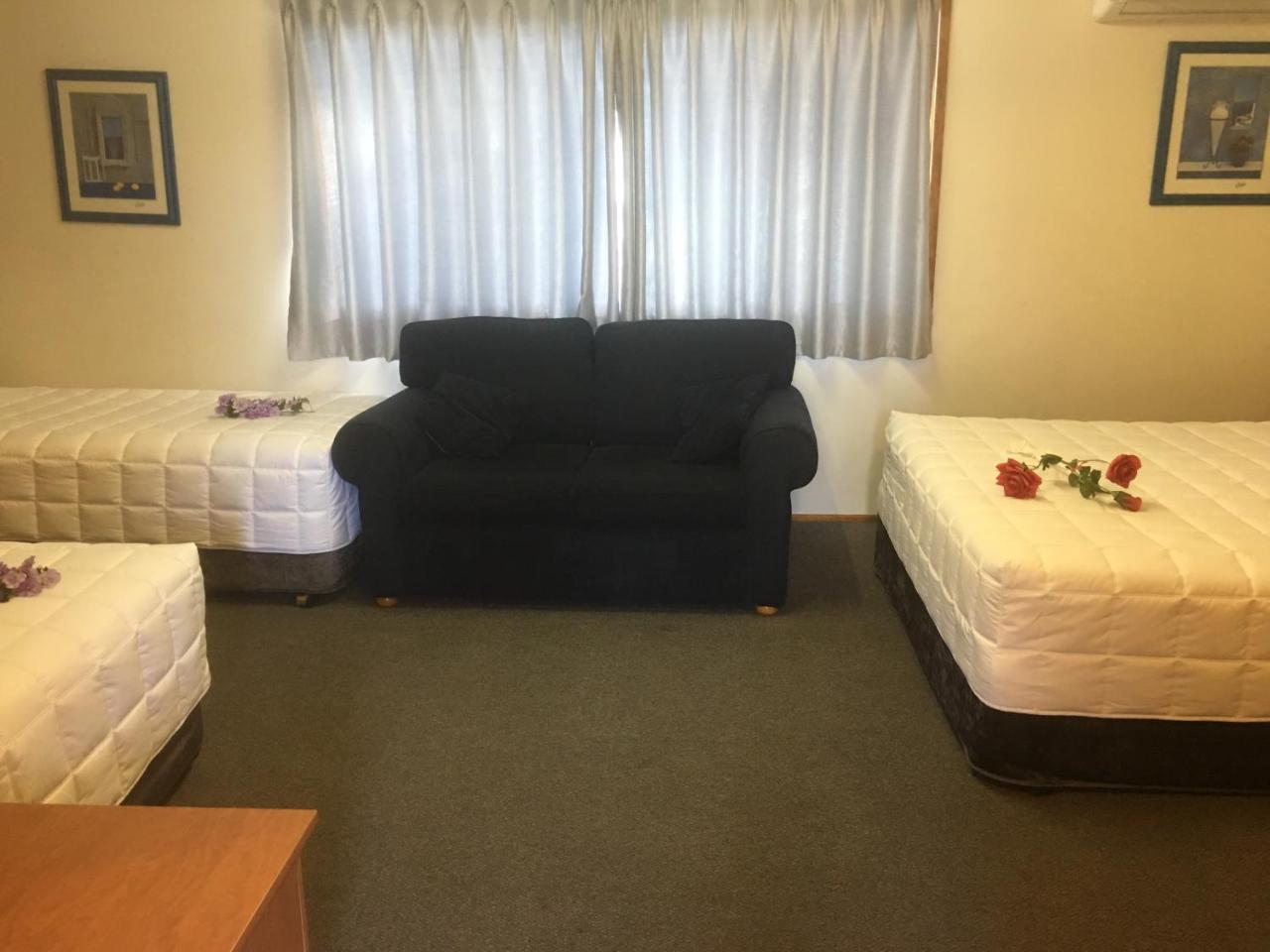 Bridge View Motel Gorokan Екстер'єр фото