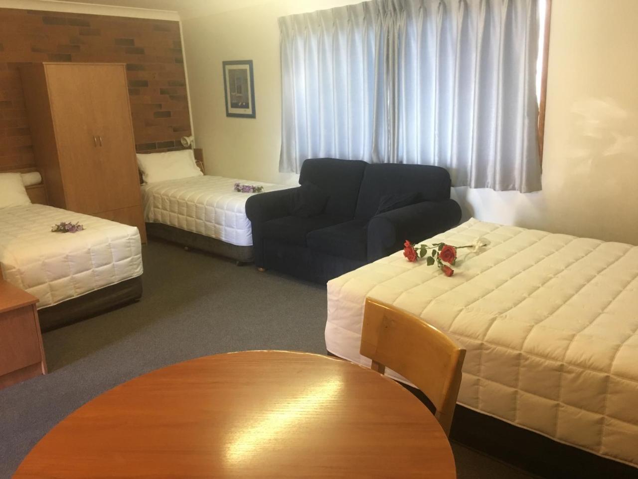 Bridge View Motel Gorokan Екстер'єр фото