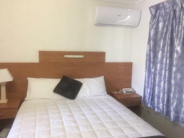 Bridge View Motel Gorokan Екстер'єр фото